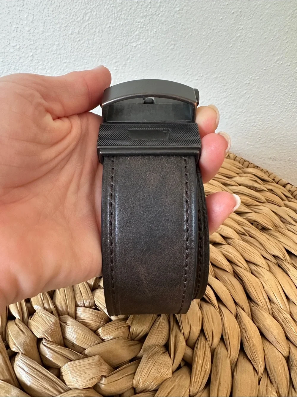 Levi's Men's Reversible Leather Belt Black Brown Matte Buckle Size 32 Like New